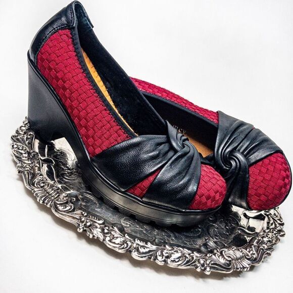 Bernie Mev Cranberry Red Lug Sole Chunky Pumps Sz 6-6.5 - Picture 1 of 7